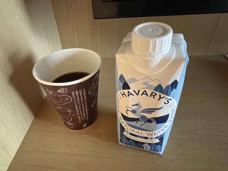 OND HOTELチェックイン時の天然水
