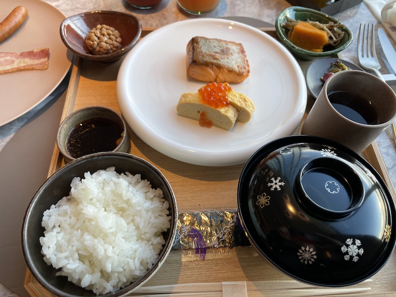 インターコンチネンタル札幌で味わう、クラブラウンジとプールから紅葉を眺めるひとり贅沢|ソロ活男子 Vol.6 インターコンチネンタル札幌 レストラン オーブラン 和朝食